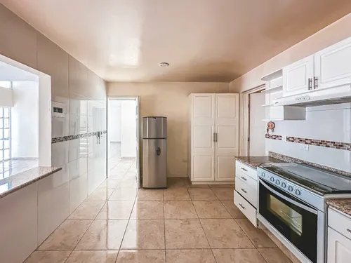 Casa En Venta Con Recámara En Planta Baja En Rincones De La Calera.