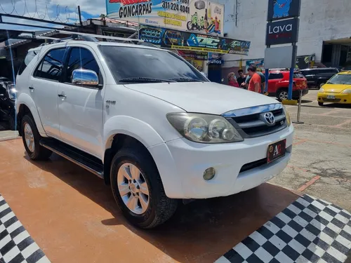 Toyota Fortuner SR5 4.0 AT 4X4