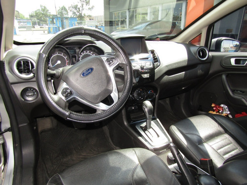 Imagen 12 de 15 de Ford Fiesta 2015 1.6 Titanium