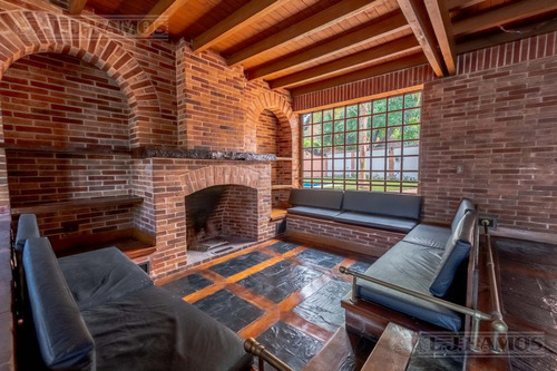 Casa Con Excelente Lote En La Horqueta, A Pocas Cuadras Del Colegio Newman.