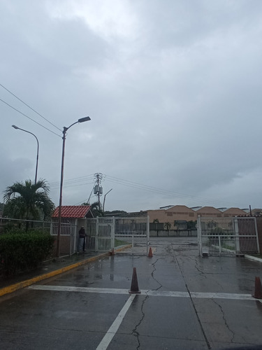 Imagen 29 de 29 de Apartamento En Guatire, La Mejor Zona, Remodelado, Concepto Abierto, Vista Panoramica, Cerca De Terminal De Pasajeros Y Centros Comerciales