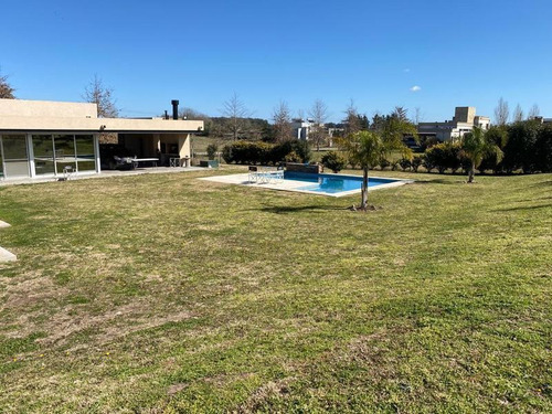 Casa 3 Dorm Parque 2500m2 Pileta Financiacion Barrio Cerrado Chacras De La Reserva