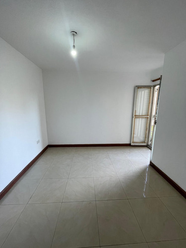 Departamento 2 Dormitorios Con Balcon En Alquiler - B° Centro