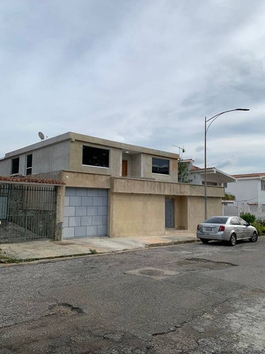 Casa Quinta Remodelada En Venta En Urbanización El Trigal Sur C-201966 H.h