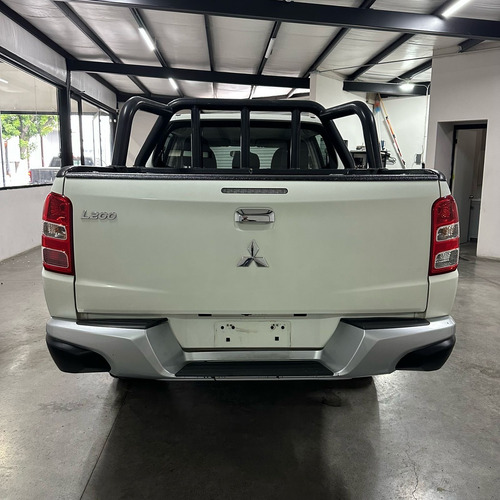 Mitsubishi L200 2.4 Cabina Doble 4x2 Mt