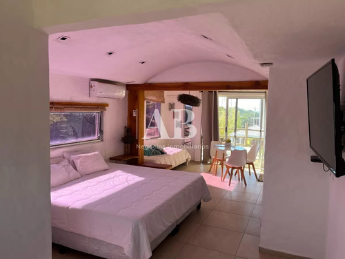 Hermoso Complejo De 4 Apartamentos Con Piscina En Punta Del Diablo
