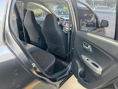 Imagen 14 de 15 de Toyota Agya Yaris Vitz Americano