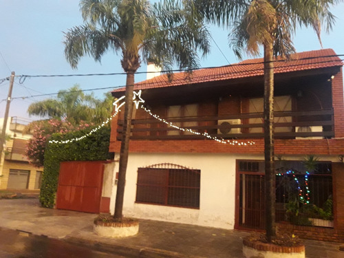 Chalet En Importante En Esquina- Ramos Mejia. Brio Don Bosco