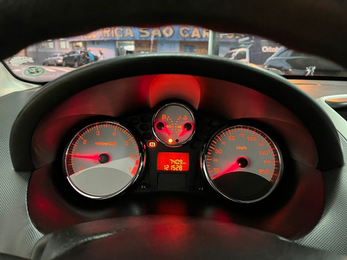 Imagem 8 de 11 de Peugeot 207 Xr 1.4 2012 2 Portas