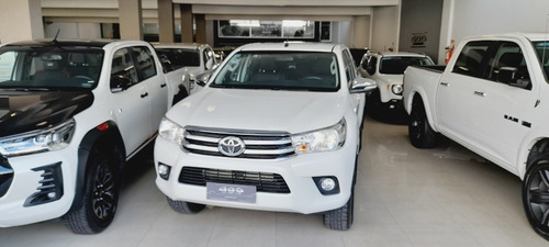 Imagen 9 de 16 de Toyota Hilux 2.8 Cd Srv 177cv 4x4