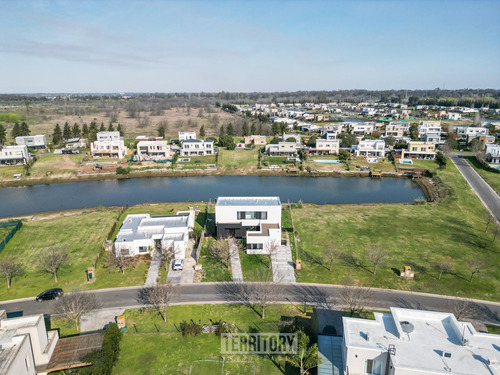 Casa En Venta A La Laguna En El Barrio San Matías | Escobar