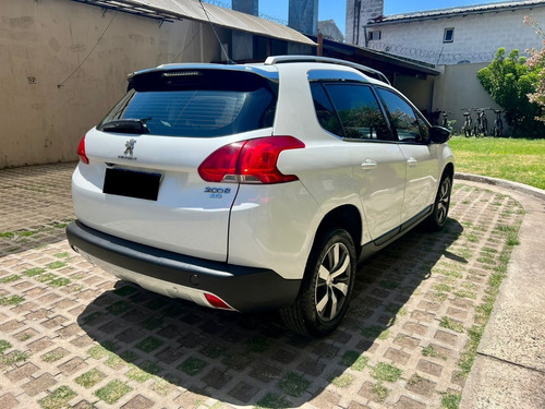 Imagen 2 de 25 de Peugeot 2008 1.6 Sport 2017