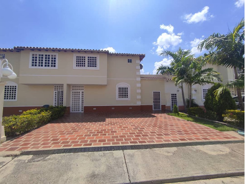 Hermoso Townhouse En Venta En Villas De Buenaventura