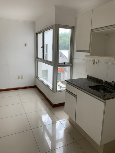 Apartamento De Un Dormitorio En Alquiler , Muy Luminoso