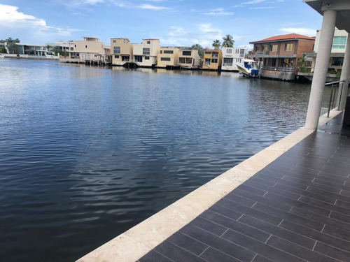 En Venta Casa Bote C En Abanico Doble Muelle, Complejo Turístico Lechería