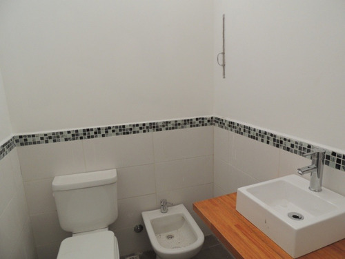 Imagen 3 de 6 de Venta Casa 2 Dormitorios En Pueblo Nuevo Con Amplio Terreno
