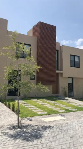 Se Vende Casa Entre El Refugio Y Zibata, 3 Recamaras, 2.5 Baños, Jardín, Roof Ga