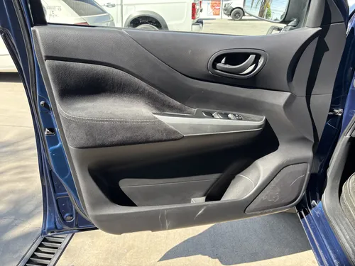 Nissan NP300 2.4 Doble Cabina Se Aa Pack Seg Mt