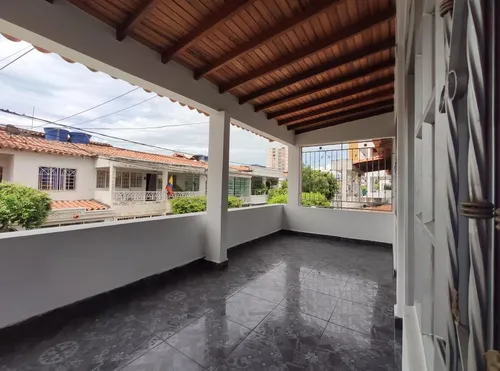 Casa En Arriendo En Prados Del Norte. Cod A24944