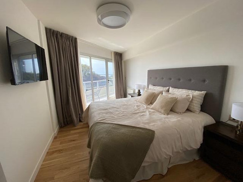 Piso Exclusivo Con Vista Franca Al Río Y 2 Cocheras