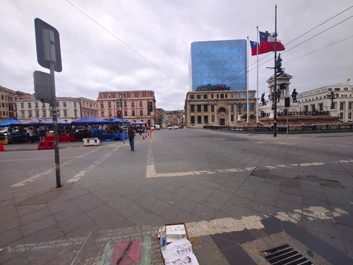 Excelente Ubicación En Edif. De Estacionamientos. Seguridad