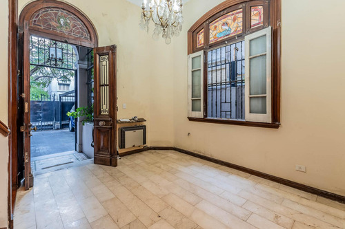 Casa En Villa Urquiza.una Joya Arquitectónica Que Conserva El Encanto Y La Elegancia De Su Época