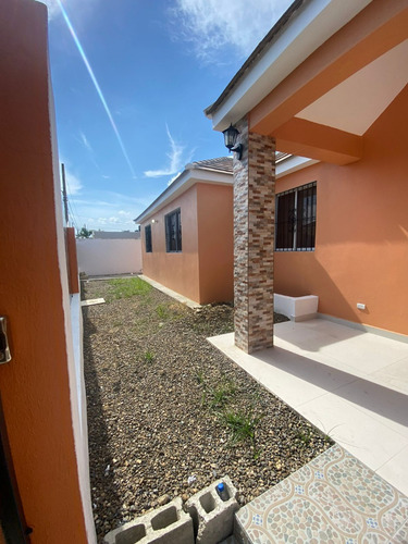 Vendo Preciosa Casa En Tamboril En La Urbanización República De Israel En Santiago, República Dominicana
