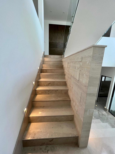 Imagen 13 de 30 de Casa En Fuentes Del Valle En Venta