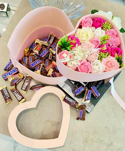 Imagen 2 de 2 de Hermosa Caja De Regalo Con Rosas