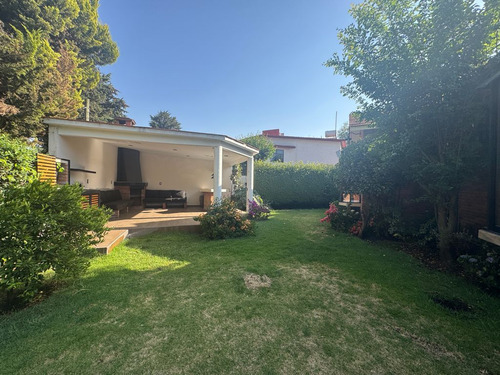 Casa En Venta De 1 Piso En Residencial La Virgen, Metepec, En Frente Del Parque Bicentenario