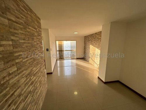 En Venta Apartamento Remodelado Colinas De Santa Monica. Ys12422771