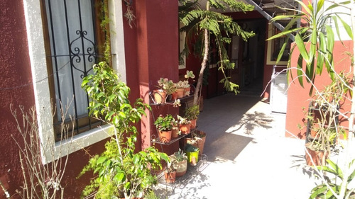 Venta De Pintoresca Casa En Ph Al Frente