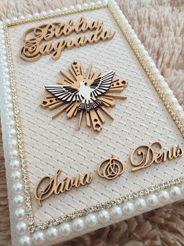 Imagem 3 de 10 de Bíblia Decorada Católica Matelasse Bege Espírito Santo