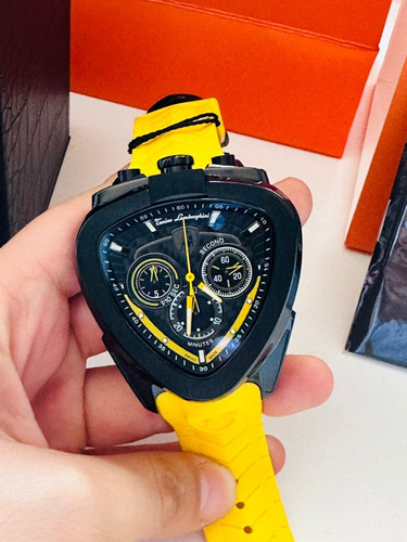 Belleza De Reloj Tonino Lamborghini Color Amarillo 