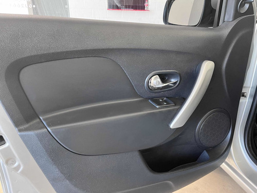 Imagen 16 de 20 de Renault Sandero 2016 1.6 Dynamique 90cv Abs Autoargentina