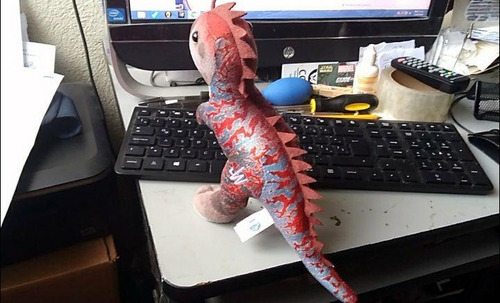 Jurassic World Dino Hybrid Plush 28 Cms (Usado)