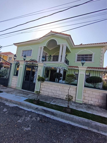 Vendo Casa De 4 Habitaciones En Cerros De Arroyo Hondo, D.n.