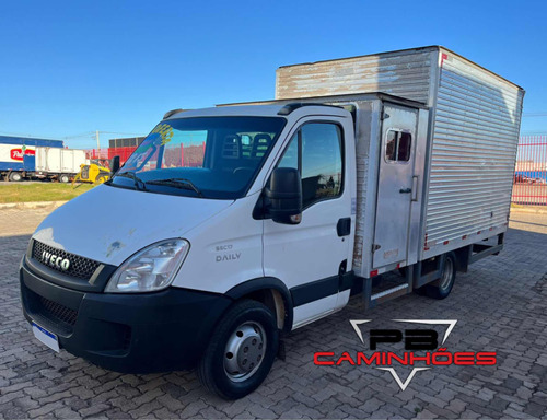 Iveco Daily 55c17 Com Cabine Suplementar E Baú.