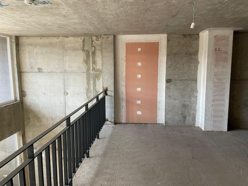 Arriendo Local Comercial De 107,48 M2 + 62,94 M2 De Altillo,