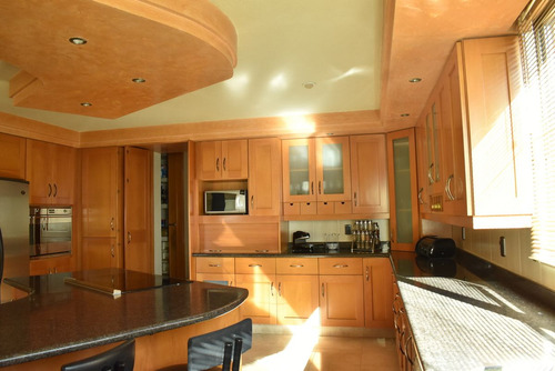Casa En Venta De Lujo Con Vista Panóramica Y Alberca En El Palomar