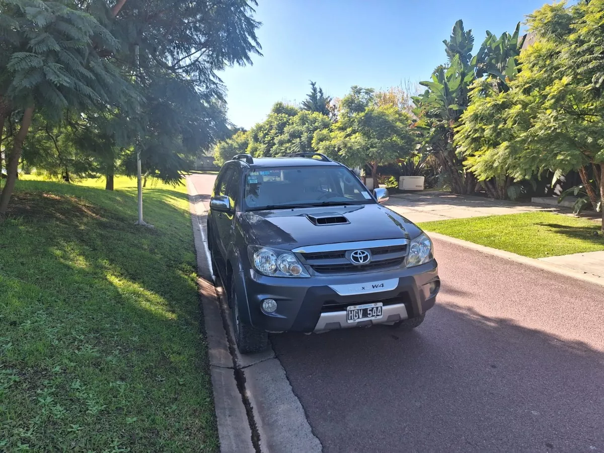 Toyota SW4 3.0 I Srv At C/cuero 4x4 (2009)