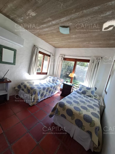 Casa A La Venta De 3 Dormitorios En Punta Del Este Con Un Magnífico Terreno De 3000 Mts2