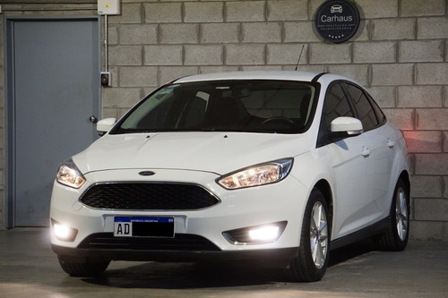 Ford Focus 4p 2.0 Mt Se-carhaus