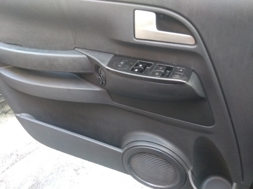Imagem 10 de 11 de Volkswagen Fox Black City 1.0 Mi Total Flex 8v
