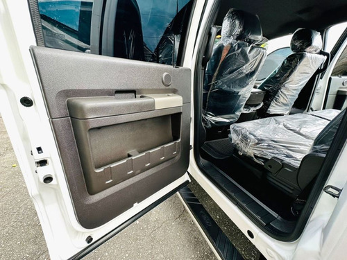 Imagen 14 de 18 de Ford F-250 Super Duty 2015 V8 4x4 Automático