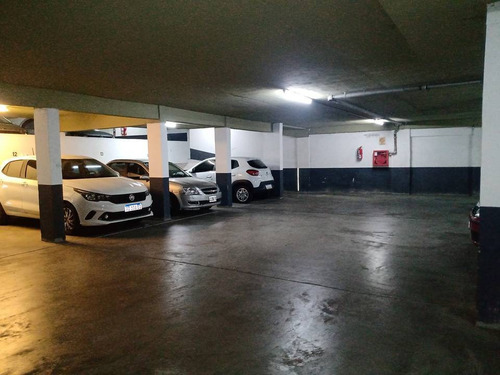 Imagen 3 de 6 de Venta De Estacionamiento En Almagro