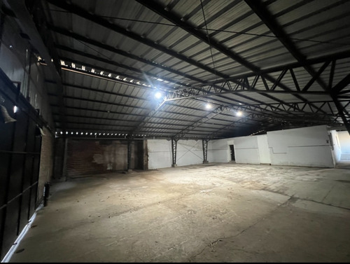 Se Arrienda Bodega Con Amplias Oficinas
