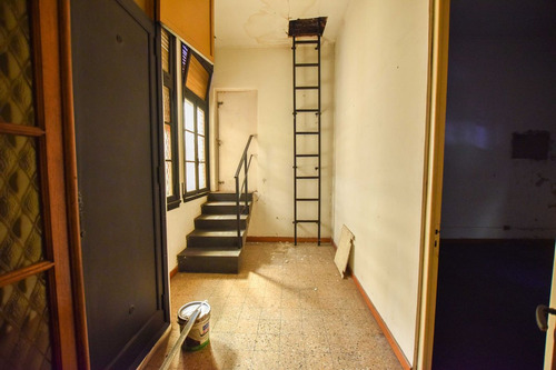Venta - Casa De Estilo Ideal Instituciones. 400 M2