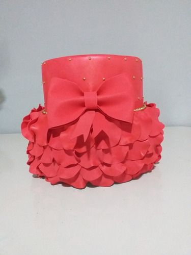 Imagem 1 de 2 de Vendo Bolo Fake Vermelho C Dourado