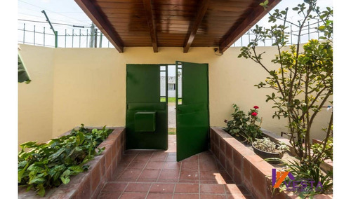 En Venta - Gran Casa En B° Grand Bourg - 450 M2 De Terreno